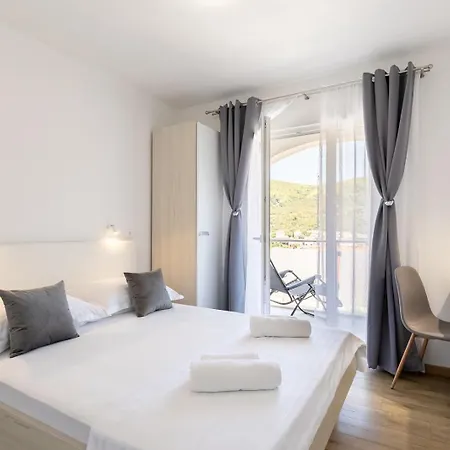Maloa One Bedroom 2