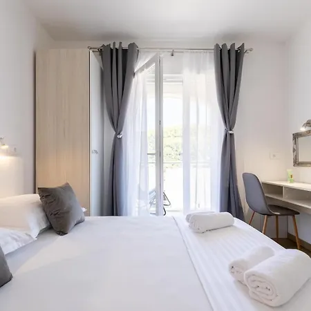 Maloa One Bedroom 2