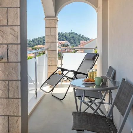 Maloa One Bedroom 2 *