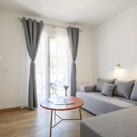 Maloa One Bedroom 2